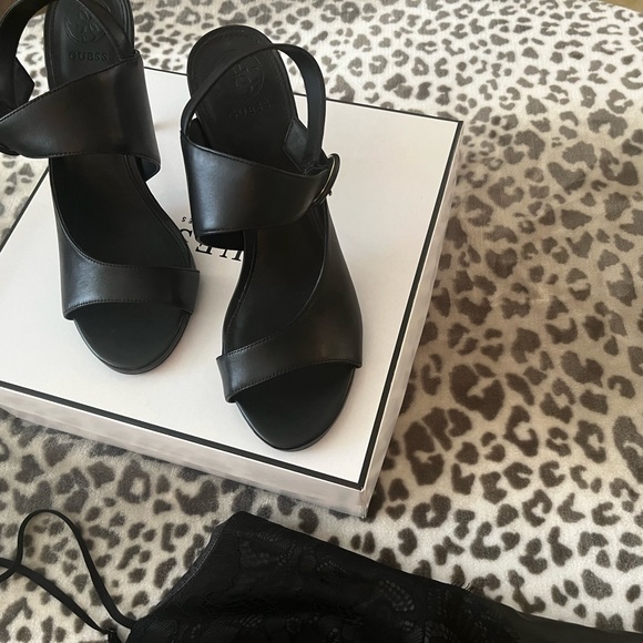 BLACK GUESS HEELS 9.5 M - Picture 5 of 11